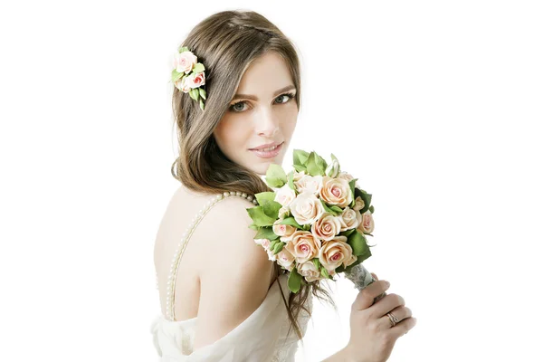Krásná nevěsta se svatební kyticí — Stock fotografie
