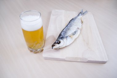 Birayla kurutulmuş balık.