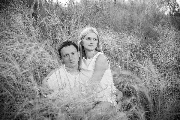 Loving couple on grass in summer — Stock Photo, Image