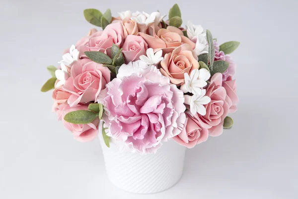 Kolorowy bukiet kwiatów na białym tle — Zdjęcie stockowe