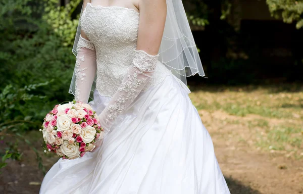 Luxurious bouquet in bride's hand — Stock Photo, Image