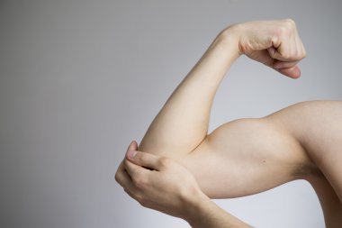 Ellerin Eklemlerindeki ağrılar.