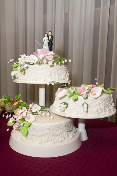 Üç katlı düğün pastası. — Stok fotoğraf