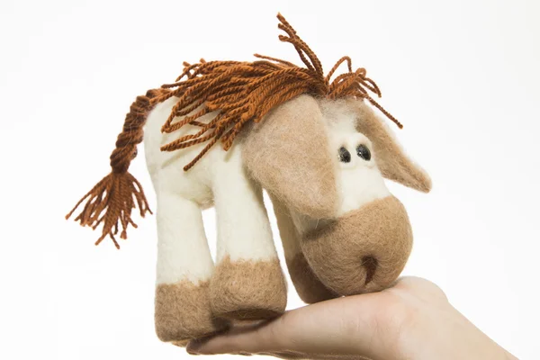 Cavalo de brinquedo em um presente — Fotografia de Stock