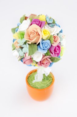 Renkli bir buket çiçek.