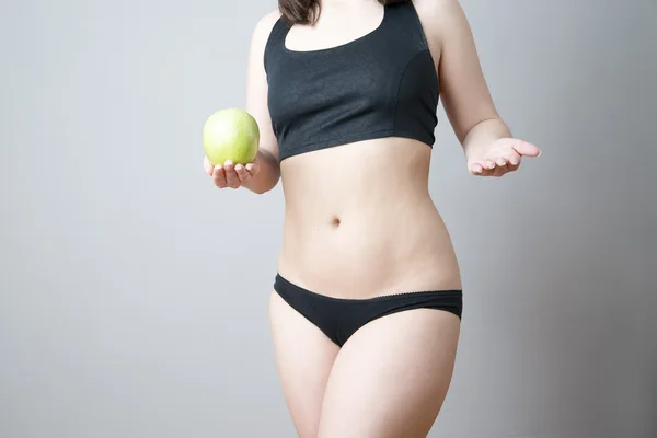 Kadın vücudu ile yeşil elma — Stok fotoğraf