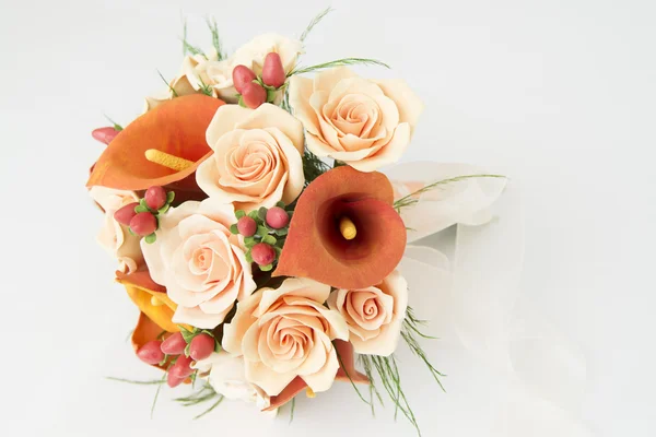 华美的橙色的马蹄莲百合花束 — 图库照片