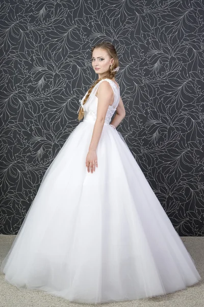 Piękna kobieta w bieli suknia ślubna — Zdjęcie stockowe