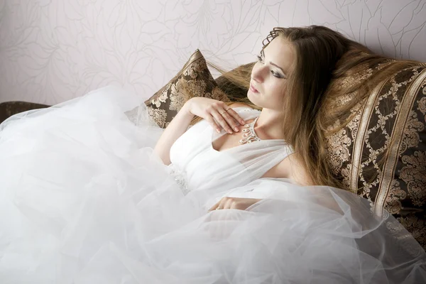 Professional makeup hairstyle bride — Stock Photo, Image