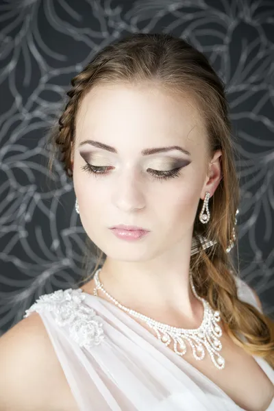 Professionell makeup frisyr bruden — Stockfoto