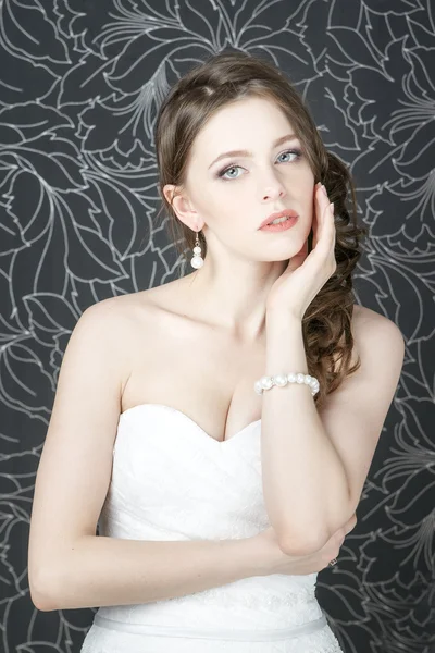 Professional makeup hairstyle bride — Stock Photo, Image