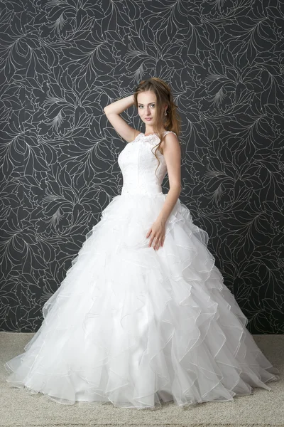 Beautiful woman in white wedding dress — Stock Photo, Image