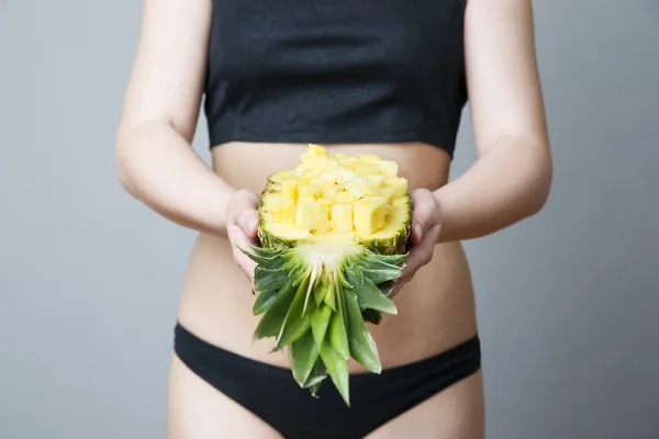 Young woman's body with pineapple — Stock Photo, Image