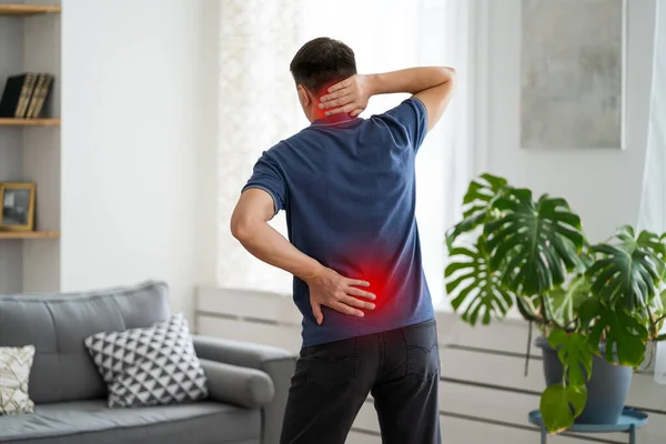 Dolor Espalda Hombre Con Dolor Espalda Casa Concepto Problemas Salud —  Fotos de Stock