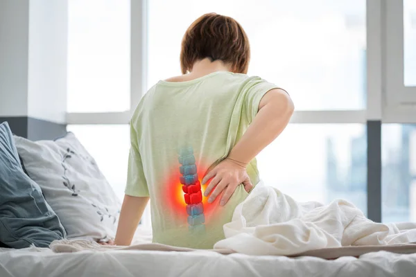 Lendenwirbelsäulenbruch Frau Mit Rückenschmerzen Hause Bandscheibenerkrankung Gesundheitliche Probleme — Stockfoto