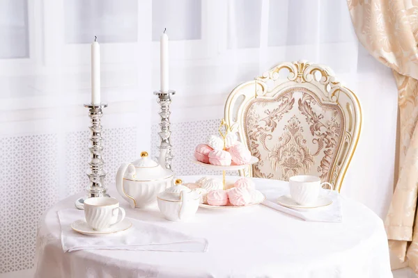 Tea Party Avec Guimauves Dans Intérieur Vintage Luxueux Thé Traditionnel — Photo