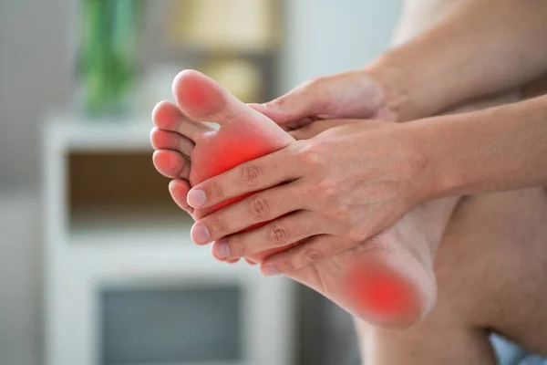 Lábfájdalom Lábfájástól Szenvedő Férfi Otthoni Belső Térben Podiatry Koncepció — Stock Fotó