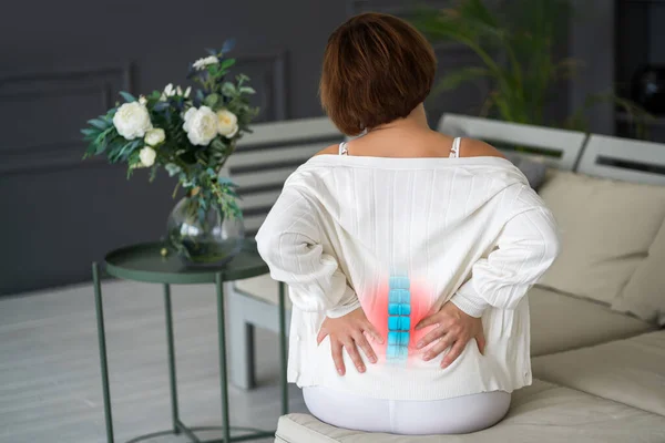 Lendenwirbelsäulenbruch Frau Mit Rückenschmerzen Hause Bandscheibenerkrankung Gesundheitliche Probleme — Stockfoto