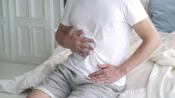 Dor Estômago Homem Com Dor Abdominal Casa Conceito Problemas Saúde — Vídeo de Stock