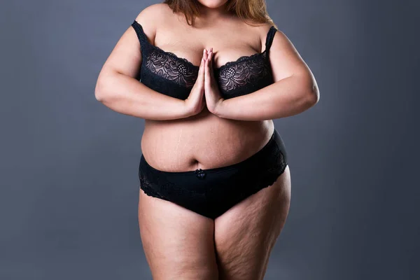 Size Sexy Model Black Lingerie Fat Woman Gray Studio Background — Stock Photo, Image