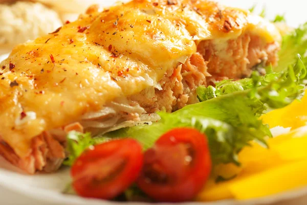 Baked fish with vegetables and herbs — Stock Photo, Image