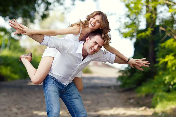 Casal feliz — Fotografia de Stock