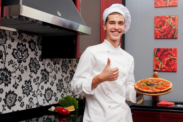 Retrato de chef apreciando refeição — Fotografia de Stock