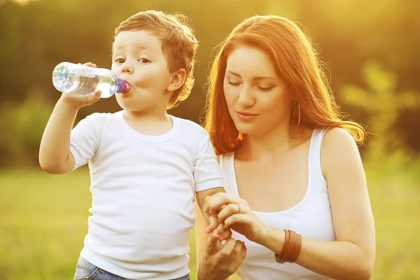 Gelukkige familie plezier. — Stockfoto