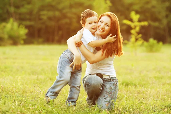 Famiglia felice divertirsi . — Foto Stock