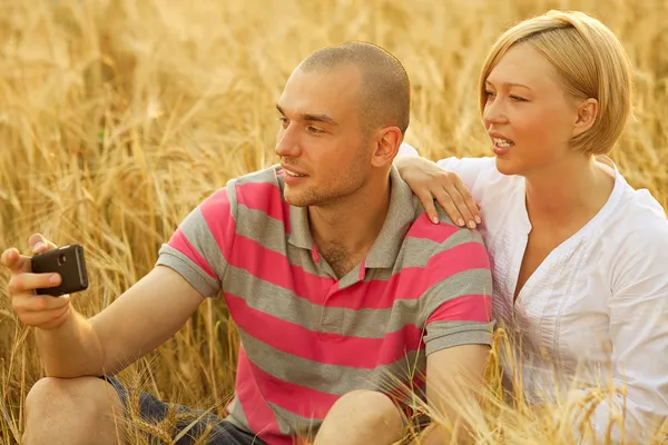 Couple with a mobile phone — Stock Photo, Image