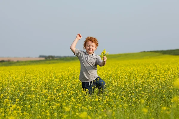 Running ginger boy — Stockfoto