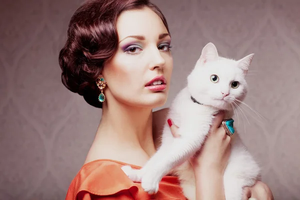 Fashion model with cat — Stock Photo, Image