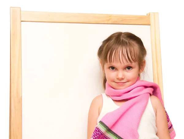 Kleines Mädchen im Schal am Whiteboard — Stockfoto