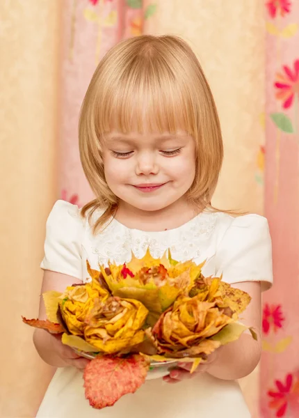 Little girl with bouquet — Stock Photo, Image