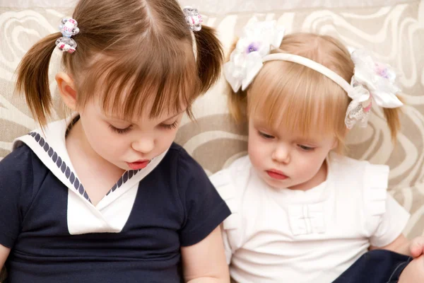 Little girl reading a book — Stock Photo, Image