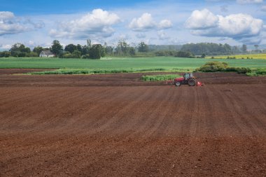 sürülmüş bir alan.