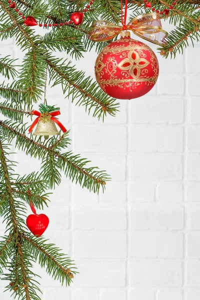 Rami Abete Con Una Palla Campane Come Ornamento Natale Con — Foto Stock