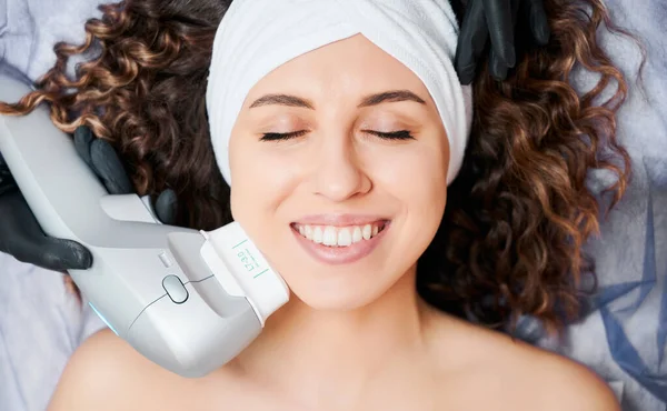 Process improvements skin with modern equipment for woman.