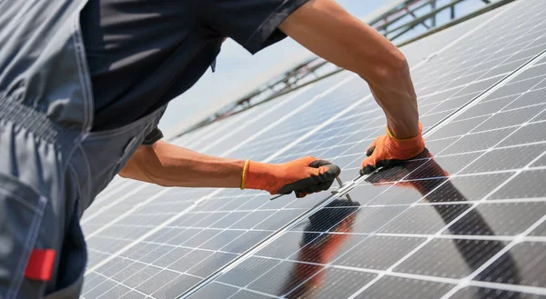 Male worker hands installing solar panels outdoors. — Stock Photo, Image