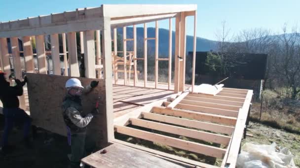 Carpenters Hammering Nail Osb Panel Wall Future Cottage Men Workers — Stock Video