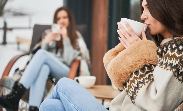 Young Women Enjoying Winter Weekends Terrace Contemporary Barn House Mountains — Stockfoto