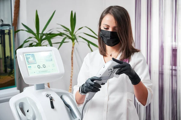 Clinic Aesthetic Medicine Cosmetologist Protective Mask Gloves Preparing Device Reception — Foto Stock