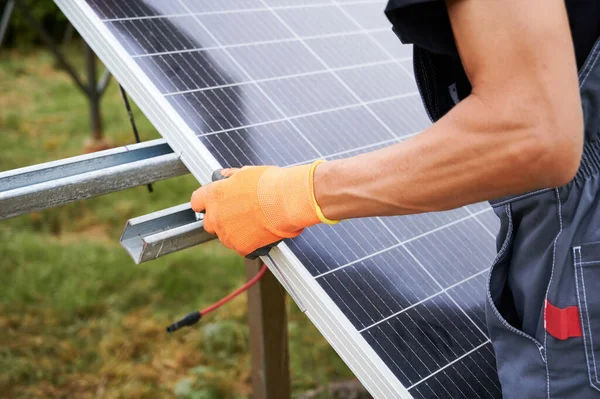 Close Man Engineer Installing Solar Modules Male Worker Work Gloves — Stock Photo, Image