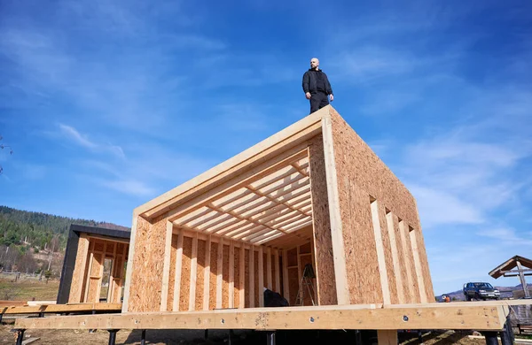 Inspector Building Wooden Frame House Pile Foundation Scandinavian Style Barnhouse — Stockfoto