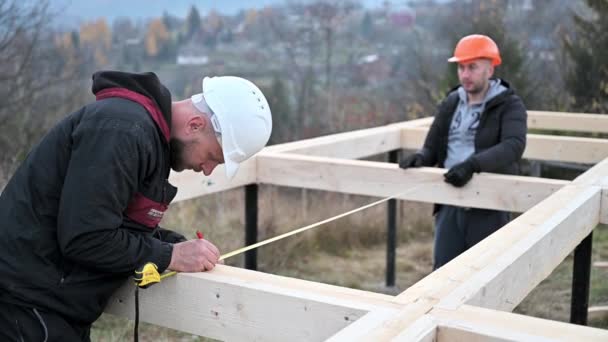 Men Workers Building Wooden Frame House Pile Foundation Carpenters Using — Wideo stockowe