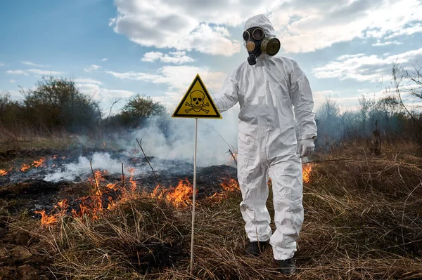 Fireman Ecologist Fighting Fire Field Man Protective Radiation Suit Gas — Zdjęcie stockowe