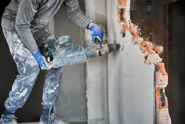 Close Man Builder Workwear Drilling Wall Hammer Drill Male Worker — Foto de Stock