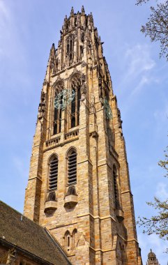 yale Üniversitesi yeni cenneti Harkness kule