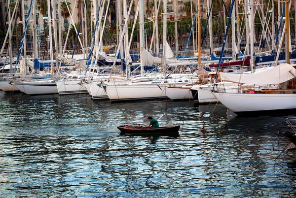 Катание на лодке Парусные яхты Masts Barcelona Harbor Spain — стоковое фото