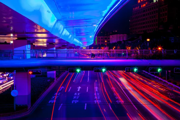 Strada Statale Blu Traffico Verde Rosso Notte Sentieri Centrale — Foto Stock